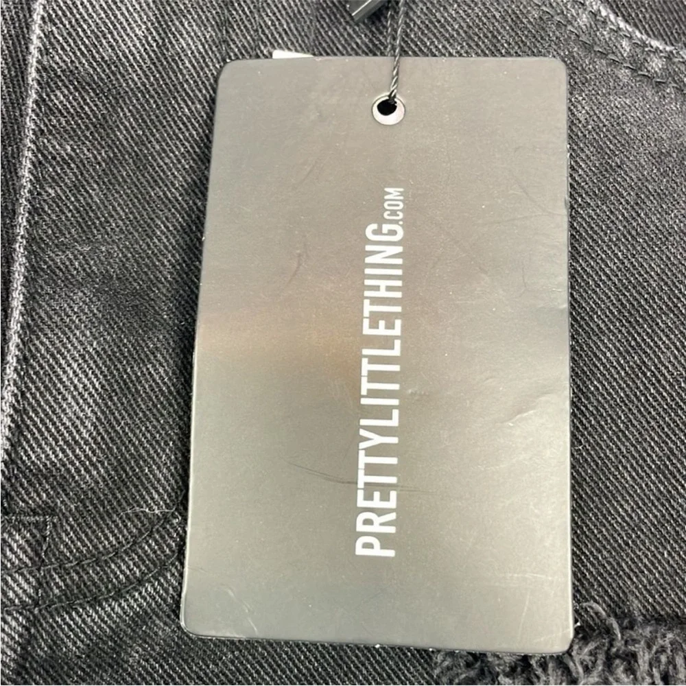 PRETTYLITTLETHING Washed Black Denim Distressed Hi Rise Shorts. US Size 4. New.